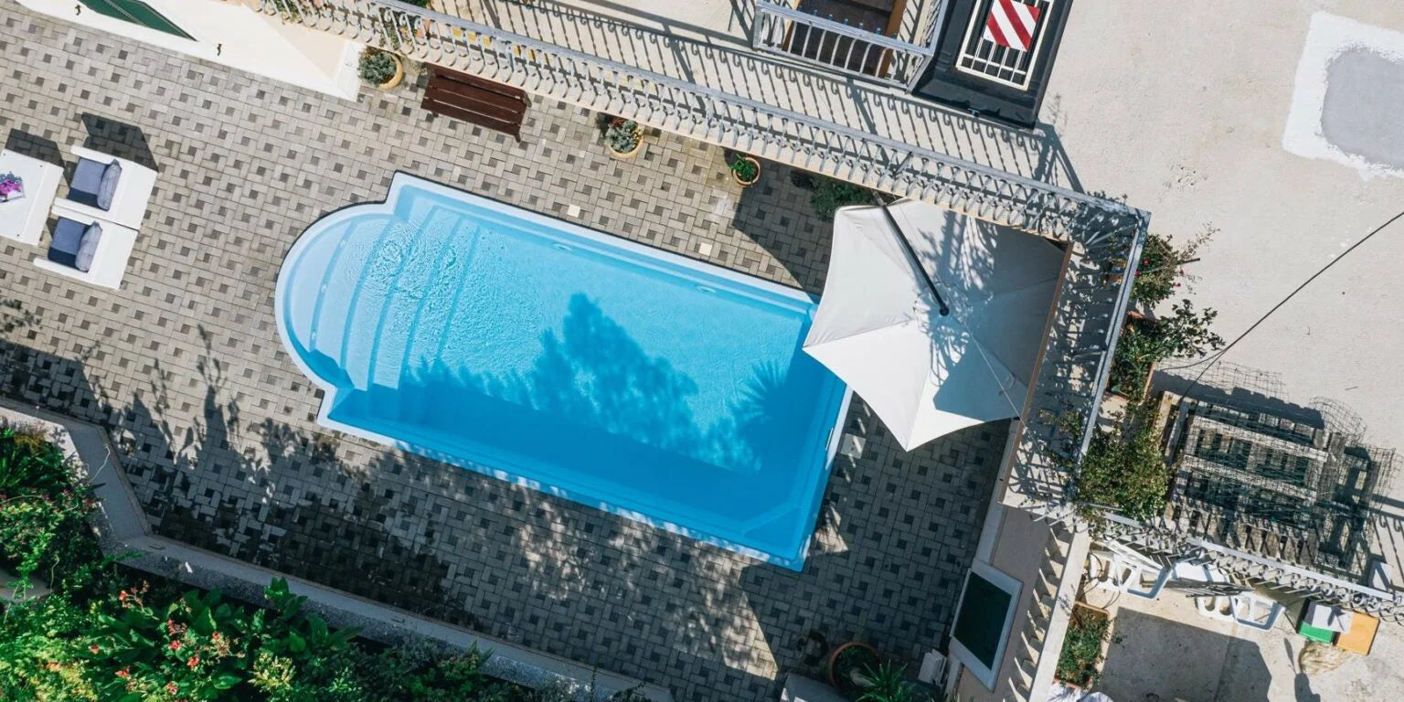 Glasfiberpool Aves 800 8,00 mx 3,20 mx 1,55 m